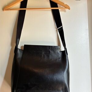 Everlane The Form Black Leather Shoulder Bag